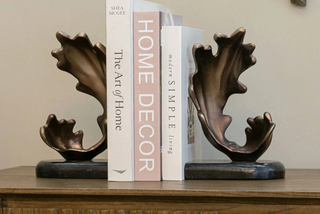 How to Choose and Style Bookends: Elevating the Bookshelf