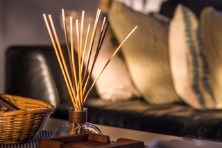 The Complete Guide to Home Fragrance: Candles, Diffusers and Scent in the Interior