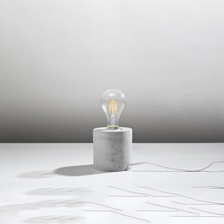 Lampe Minimaliste en Béton – Éclairage de Bureau Moderne avec Base Sculptée en Béton