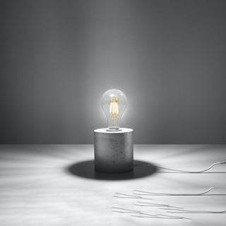 Lampe Minimaliste en Béton – Éclairage de Bureau Moderne avec Base Sculptée en Béton