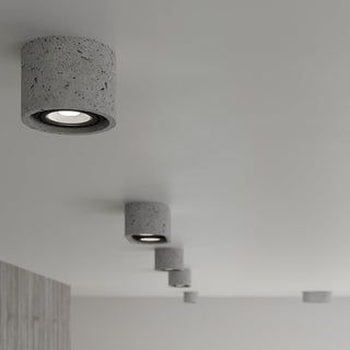 Plafonnier en béton gris – Luminaire moderne et minimaliste pour éclairage de salon