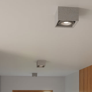 Plafonnier en béton gris – Luminaire industriel compact et minimaliste pour plafonds bas