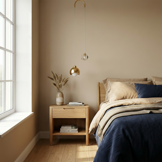 Pendant Light Nordic Design – Soft Ambiance Lighting with Golden Clip & Aluminium Globe