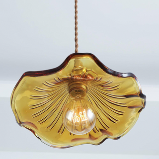 Suspension en verre Hibiscus – Abat-jour en verre cannelé | Fixation en laiton brossé