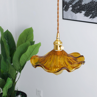 Suspension en verre Hibiscus – Abat-jour en verre cannelé | Fixation en laiton brossé