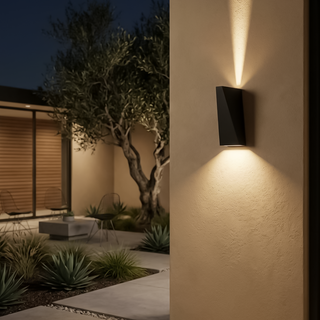 Outdoor LED Wall Light – Waterproof IP65 Rated Warm Pool Lighting 3000K