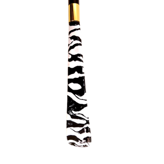 enamelled zebra handle handmade Italian elegant luxury shoehorn detail