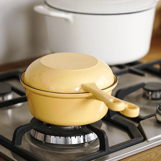 enamel cast iron pan all in one pot non-stick coating single handle detail