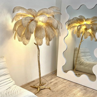 Lampadaire plume – Lampe artisanale en plumes d'autruche avec base en métal | Éclairage d'ambiance élégant