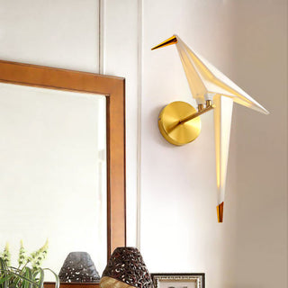 Modern golden bird wall lamp — decorative gold metal sconce