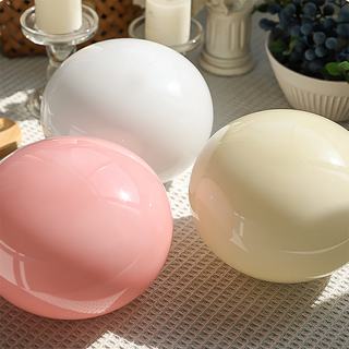 Lampe de table Marshmallow – Luminaire unique avec base en métal et abat-jour en verre pour le salon