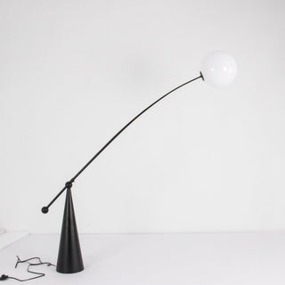 Iron designer lamp front — minimalist E27 plug-in design