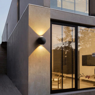 Weather Resistant LED Wall Lamp – Modern Outdoor Lighting With IP65 Protection