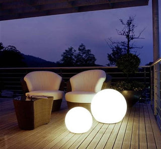 Solar Garden Lamp – Wireless Outdoor Light With Remote & 16 Hour Battery Life