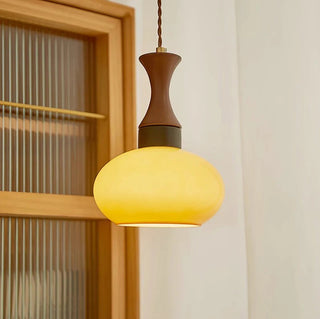 Suspension Dôme Jaune – Luminaire Rétro avec Accents en Bois pour Îlot de Cuisine