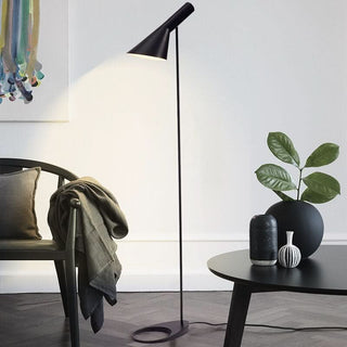 Minimalist Floor Lamp – Modern LED Lighting | Adjustable Black Metal Lamp