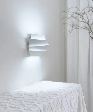 Nordic Wall Light – White Metal LED Modern Wall Lamp with Directional Lighting