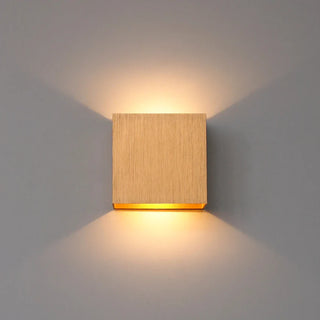 Chic Wall Light – Modern Wall Lamp with Adjustable LED Warm Ambient Lighting