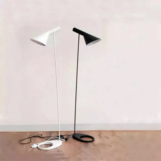 Minimalist Floor Lamp – Modern LED Lighting | Adjustable Black Metal Lamp