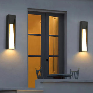 Black Aluminum Wall Light – Modern Outdoor LED Lighting With Sleek Finish