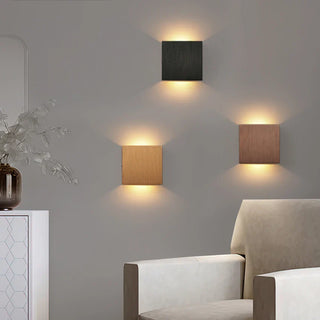Chic Wall Light – Modern Wall Lamp with Adjustable LED Warm Ambient Lighting
