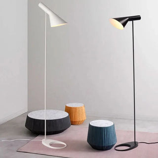Minimalist Floor Lamp – Modern LED Lighting | Adjustable Black Metal Lamp