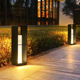 Outdoor Solar Lamp – Aluminium Freestanding Solar Light with Adjustable Brightness