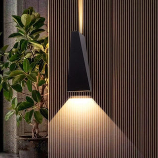 Outdoor LED Wall Light – Waterproof IP65 Rated Warm Pool Lighting 3000K