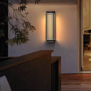 Outdoor Wall Light – Aluminum Slatted Lamp With Integrated LED, IP65 Rated