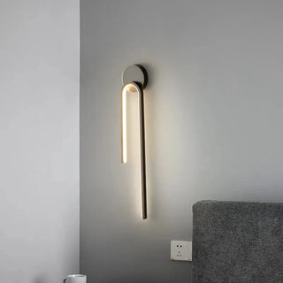 Modern Metal Wall Light – Sculptural LED Wall Sconce with Tapered Arm in Black or Gold