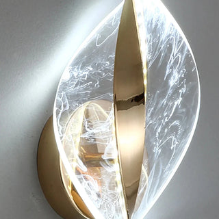 Modern Acrylic Wall Light – Artistic Snowflake Design | Gold Finish LED Lamp