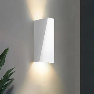 Interior Wall Lamp – Modern Minimalist Wall Sconce with Warm Ambient Lighting