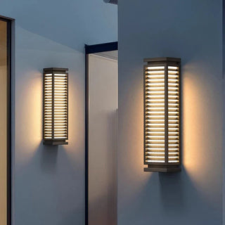 Outdoor Wall Light – Aluminum Slatted Lamp With Integrated LED, IP65 Rated