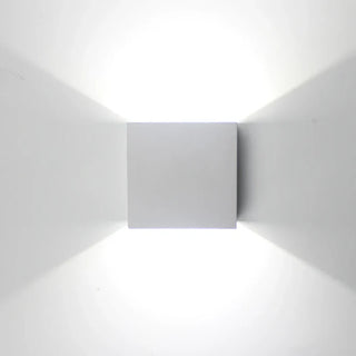 Chic Wall Light – Modern Wall Lamp with Adjustable LED Warm Ambient Lighting