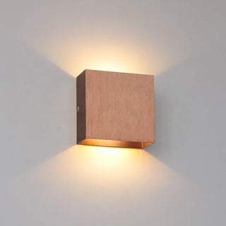 Chic Wall Light – Modern Wall Lamp with Adjustable LED Warm Ambient Lighting
