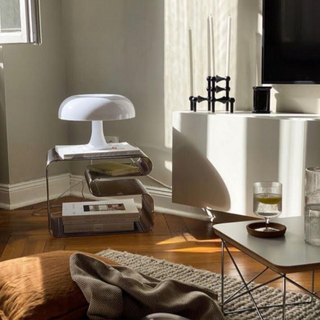 White mushroom table lamp close-up — Italian LED detail