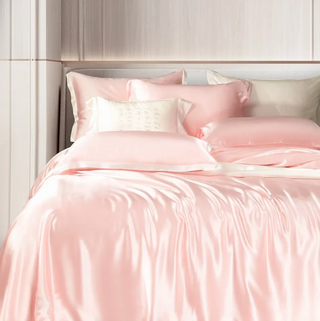 mulberry silk bedding luxury blush rose breathable hypoallergenic 22mm silk close-up