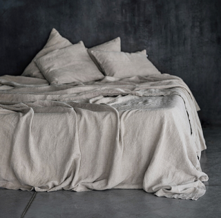 linen bed sheet mikonos stone washed flat sheet cool summer sleep side view