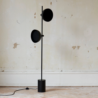 STUDIO black metal lamp close-up – powder-coated LED detail