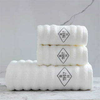 sustainable cotton soft quick-drying fiamma neri bath towel front view