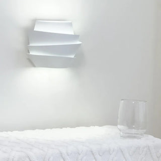 Nordic Wall Light – White Metal LED Modern Wall Lamp with Directional Lighting