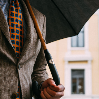 Bespoke gentleman leather handle water repellent handmade Italian umbrella detail