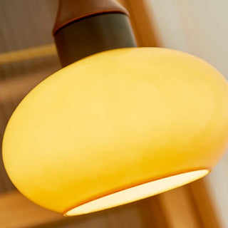 Suspension Dôme Jaune – Luminaire Rétro avec Accents en Bois pour Îlot de Cuisine