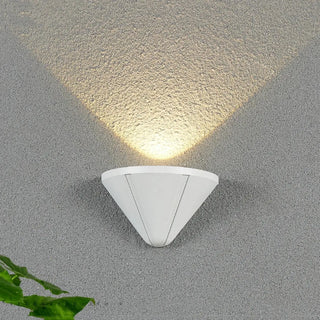 MINUM Elegant Conical Exterior Sconce – Modern Outdoor Wall Light