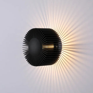 Modern aluminium fin wall sconce – 5W LED halo detail