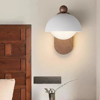 Soutipu Scandinavian black metal wall light – side angle