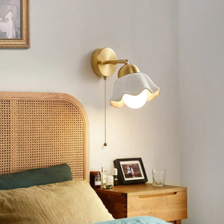 Flower shaped wall sconce E27 gold acrylic 18cm – front view