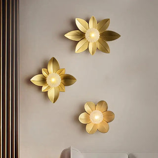 Flower-shaped wall light gold – ambient warm LED glow