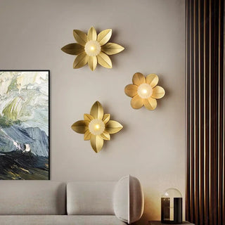 Modern floral wall sconce metal – gold G4 LED close-up