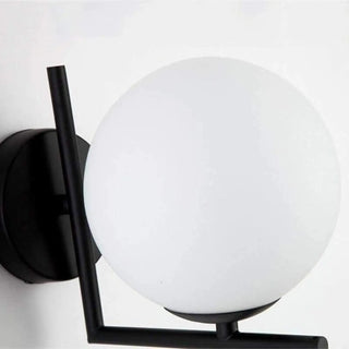 Gold LED wall sconce 15x18cm warm 3000K close-up